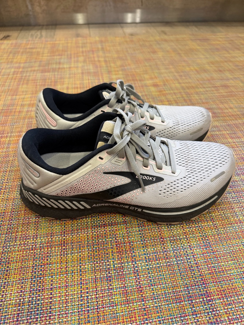 Brooks Adrenaline GTS Women’s Running Shoes - Light Gray with Black